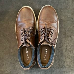 Men’s brown dress shoes